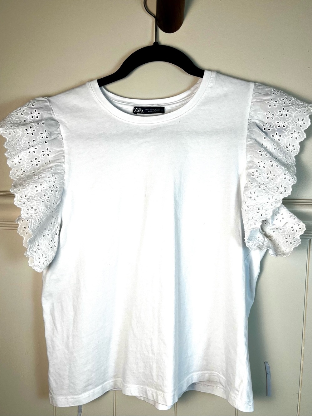 Zara White cotton Eyelet Ruffle Sleeve Top size M